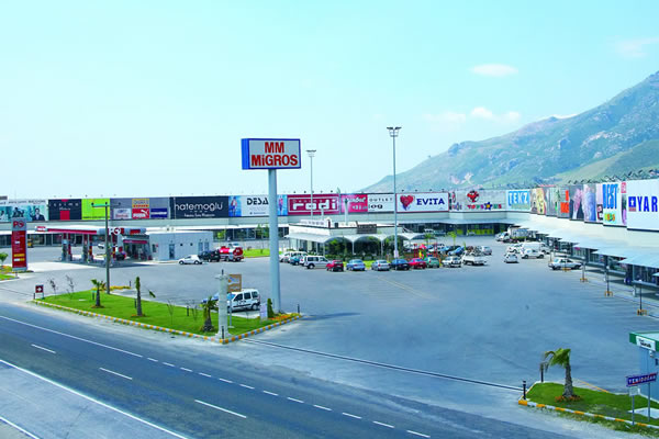 Priene Söke Outlet Alışveriş Merkezi açıldı.